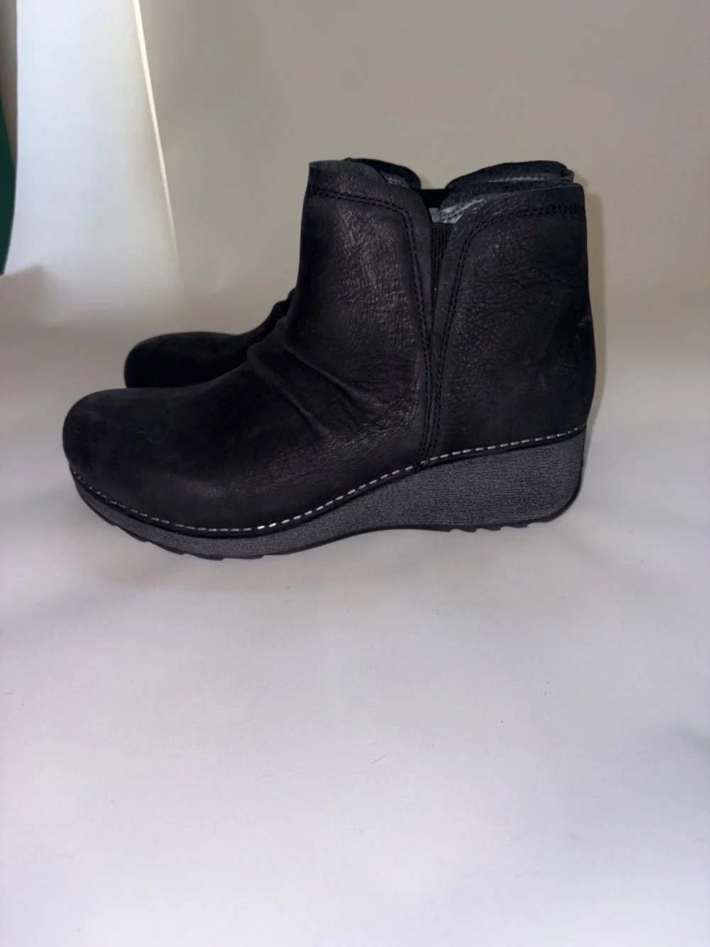Dansko‎ Women's Caley Milled Nubuck Booties Size 39